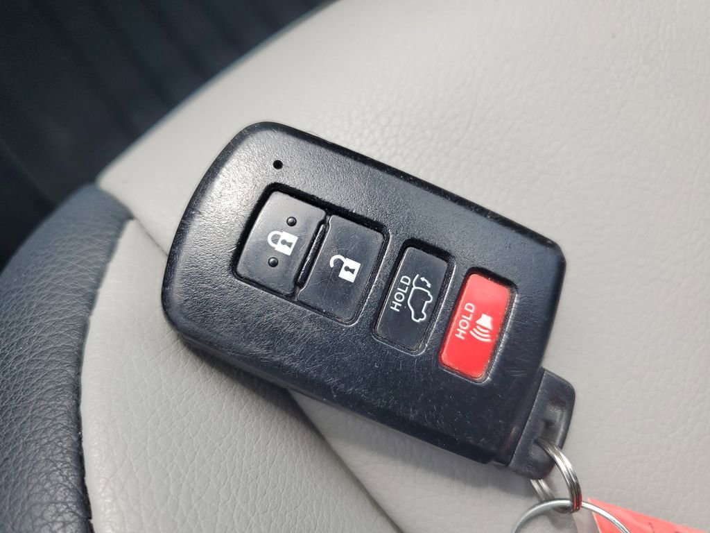 Used 2017 Toyota RAV4 Limited FWD image 29