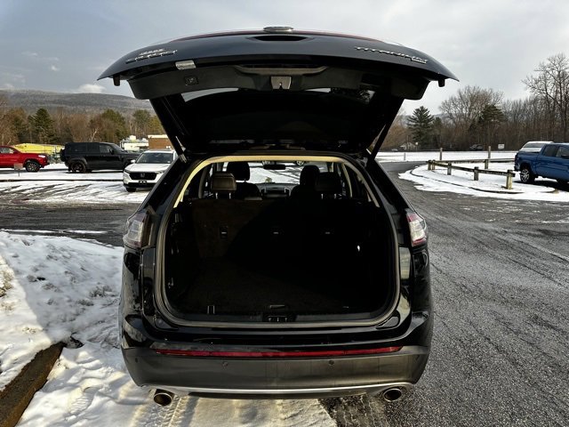 Used 2018 Ford Edge Titanium image 15