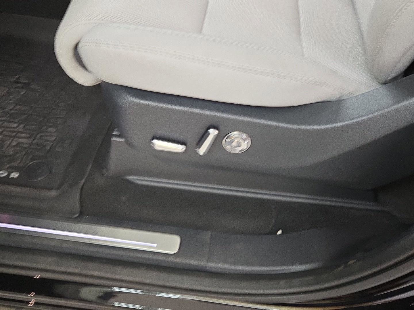 New 2025 Lincoln Navigator L Reserve image 38