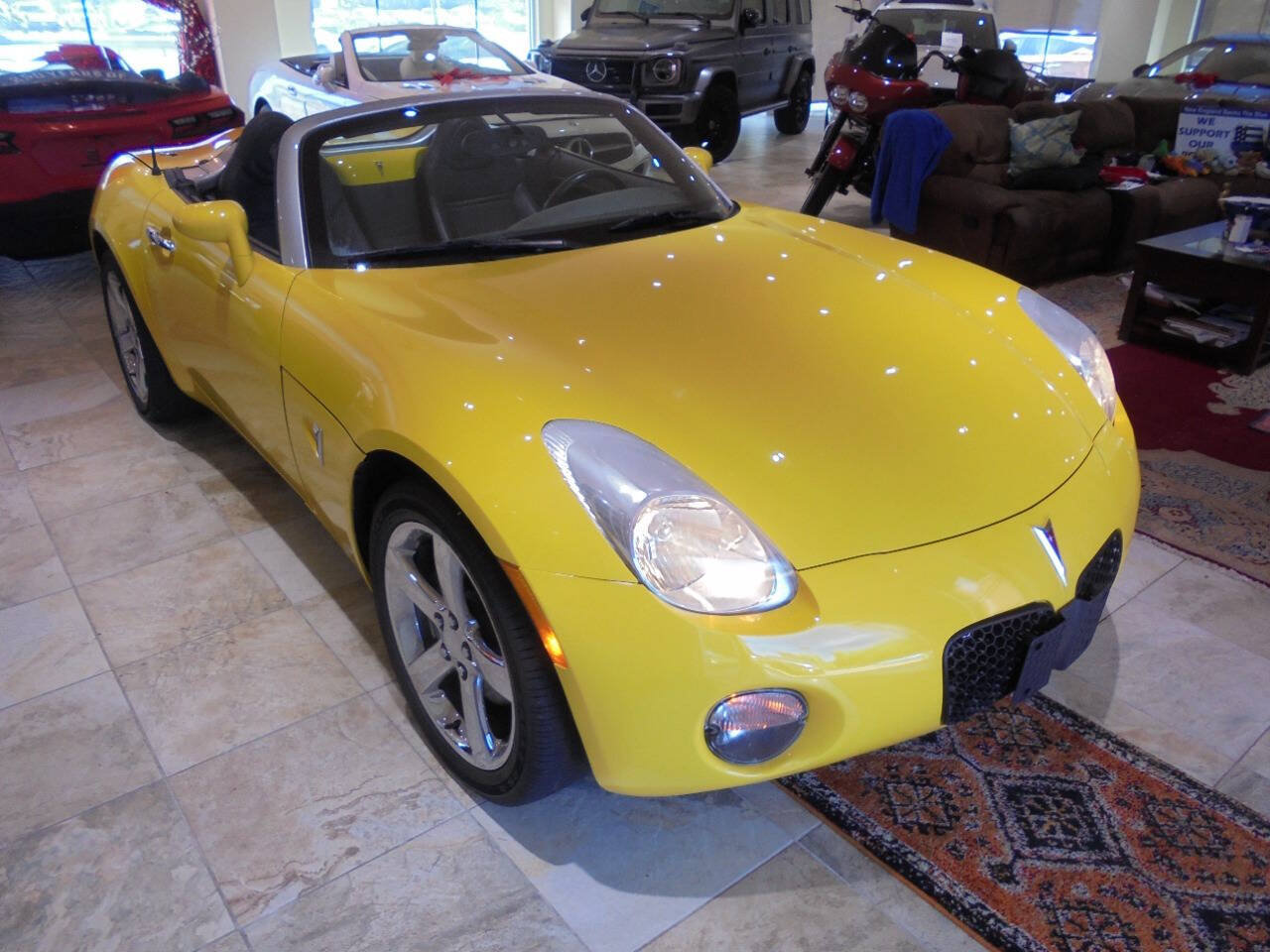 Used 2007 Pontiac Solstice Convertible RWD image 3