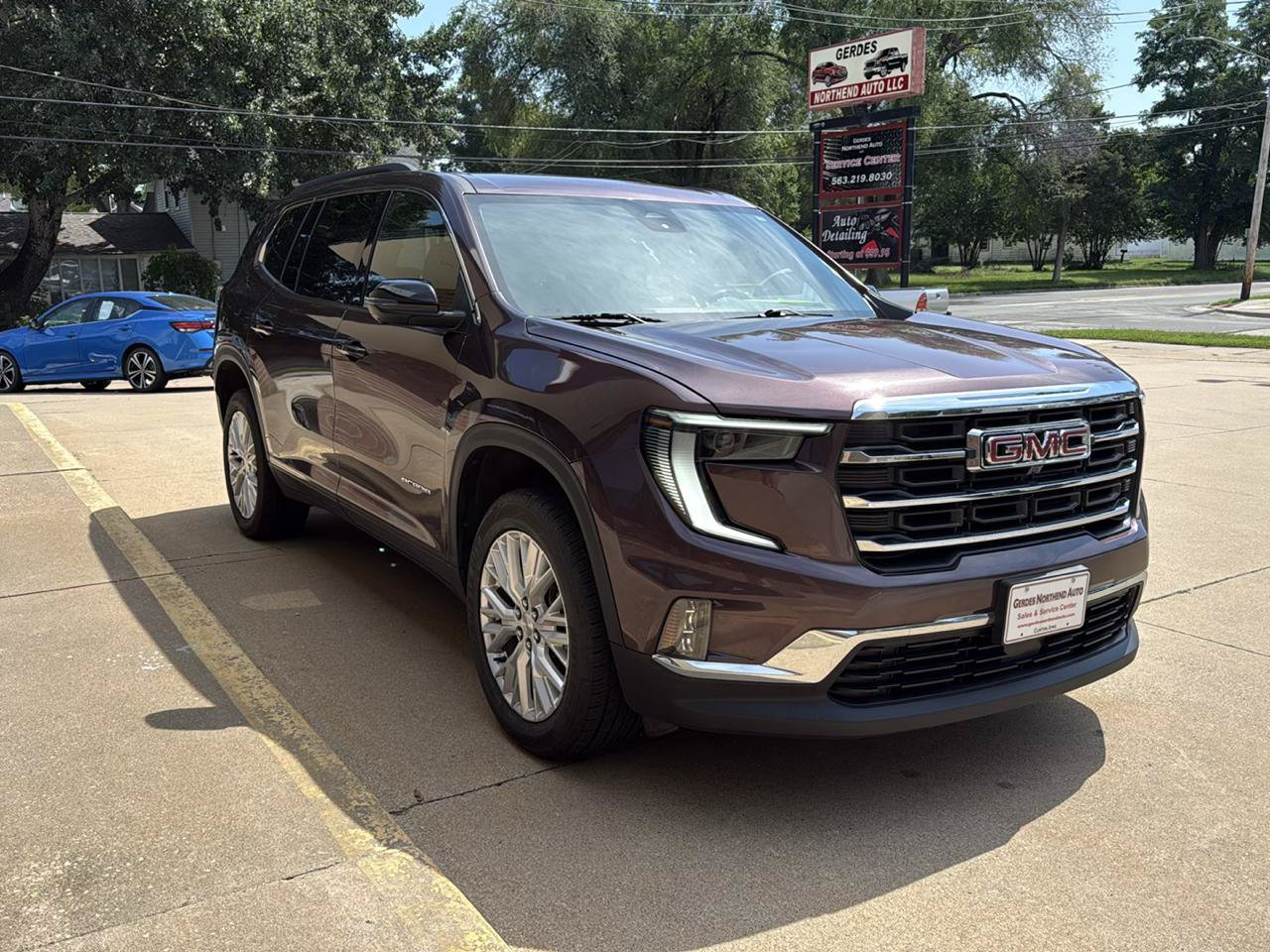 Used 2024 GMC Acadia Elevation AWD/4WD image 3