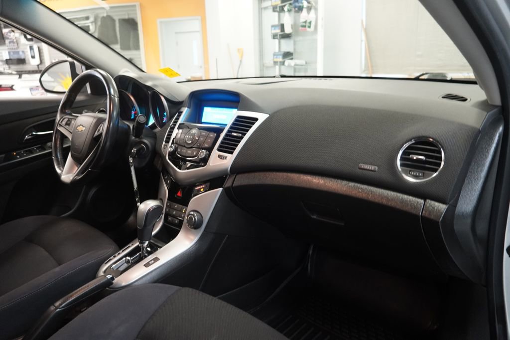 Used 2013 Chevrolet Cruze LT image 32