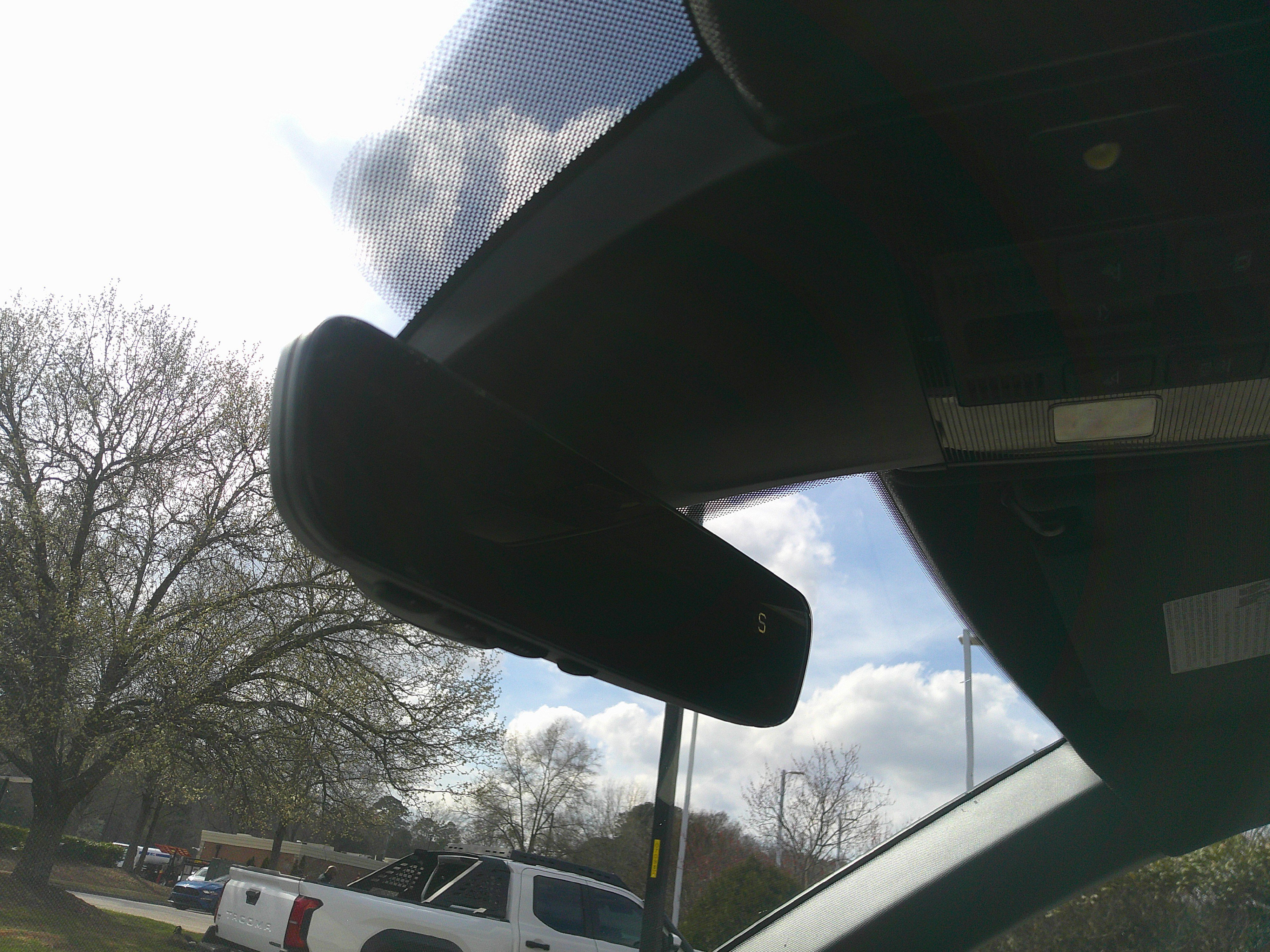 Used 2024 Volkswagen Tiguan SE R-Line image 28