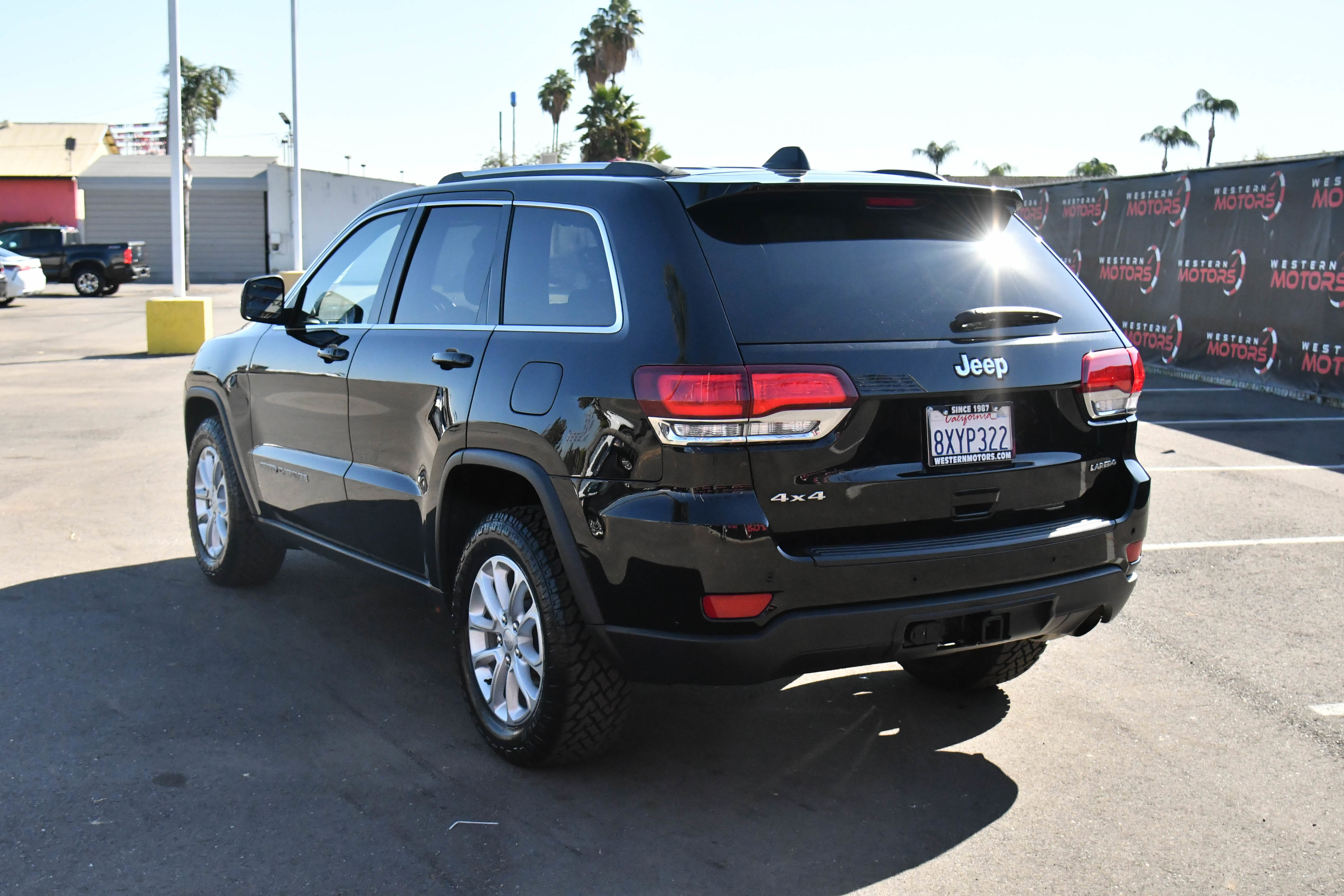 Used 2021 Jeep Grand Cherokee Laredo image 6