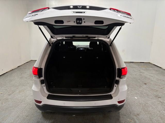 Used 2020 Jeep Grand Cherokee Laredo AWD/4WD image 9