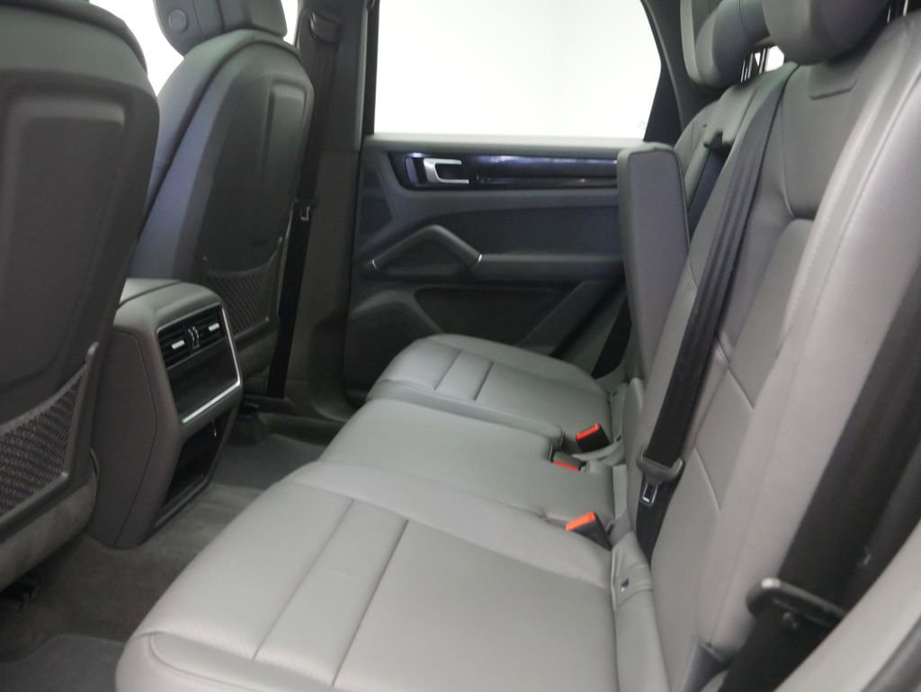 Certified 2023 Porsche Cayenne image 19