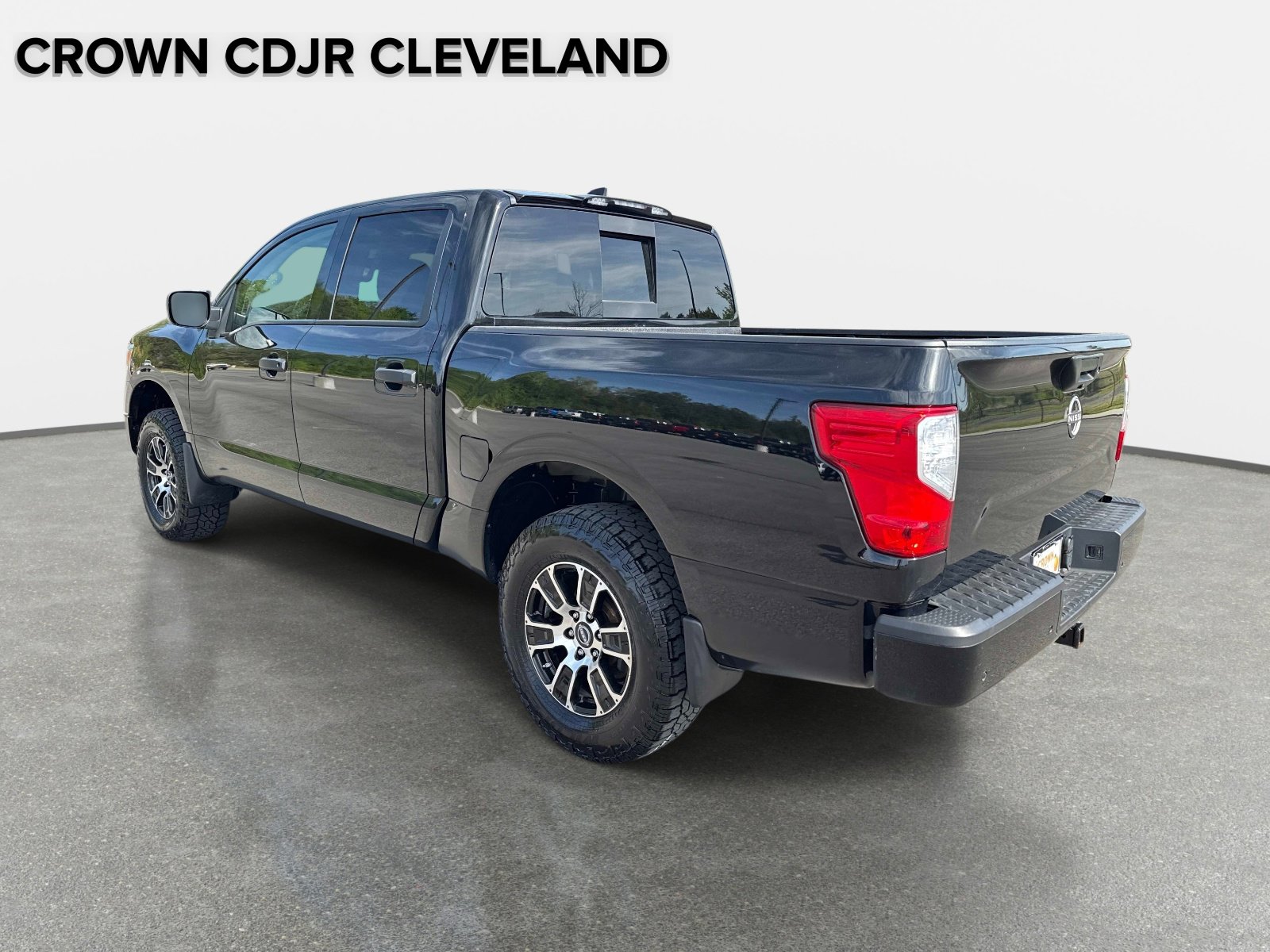 Used 2024 Nissan Titan SV AWD/4WD image 7