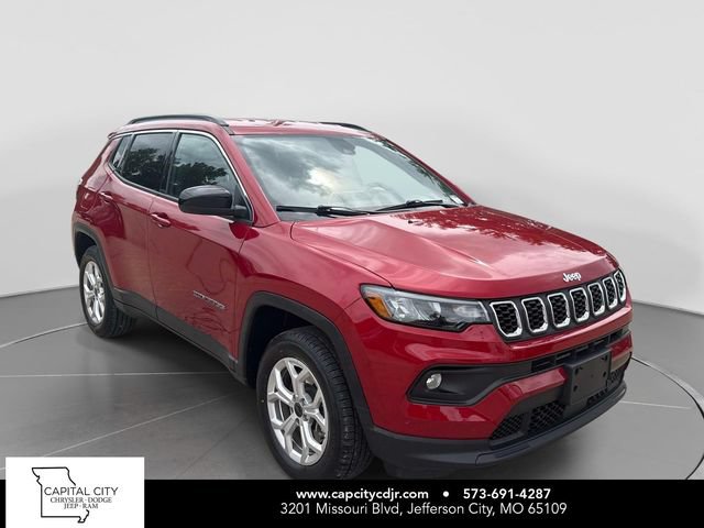 Used 2025 Jeep Compass Latitude w/ Convenience Group AWD/4WD image 1
