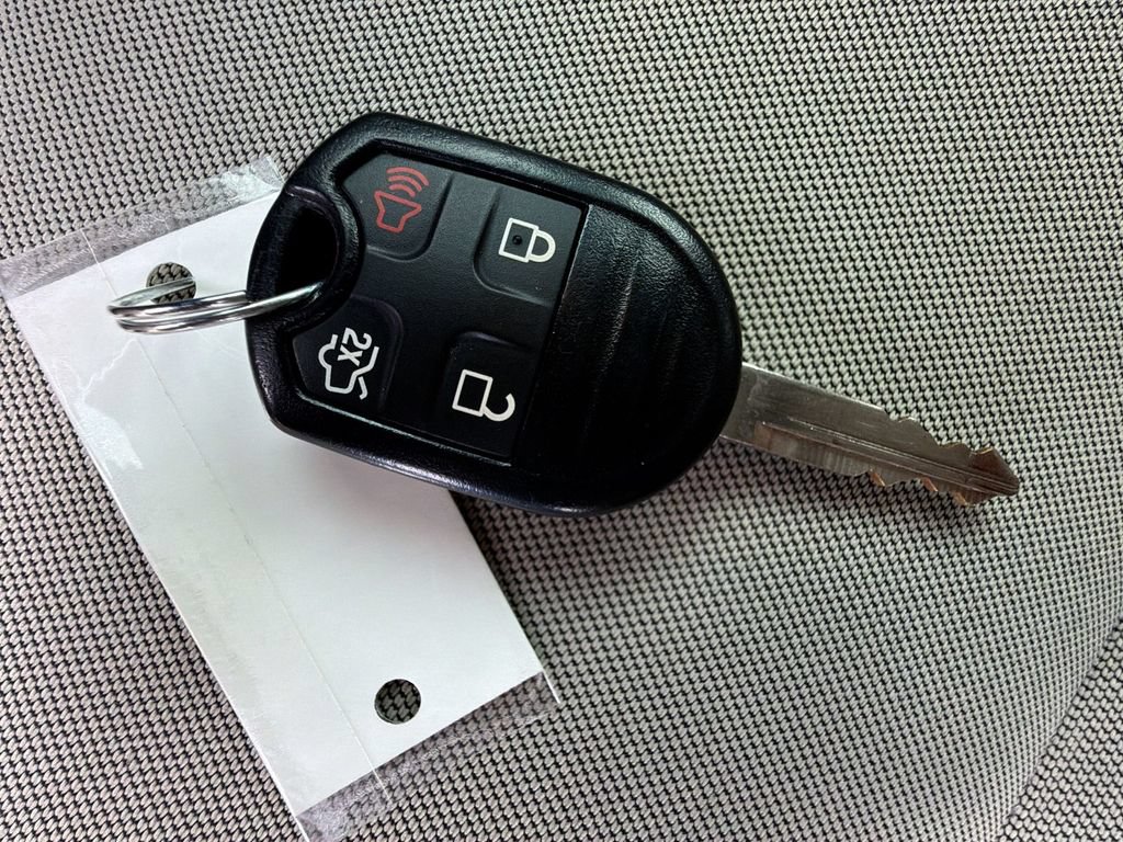 Used 2019 Ford Taurus SE FWD image 28