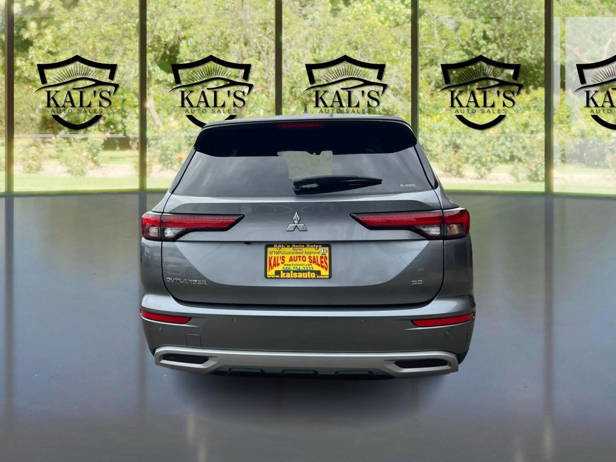 Used 2024 Mitsubishi Outlander SE image 6
