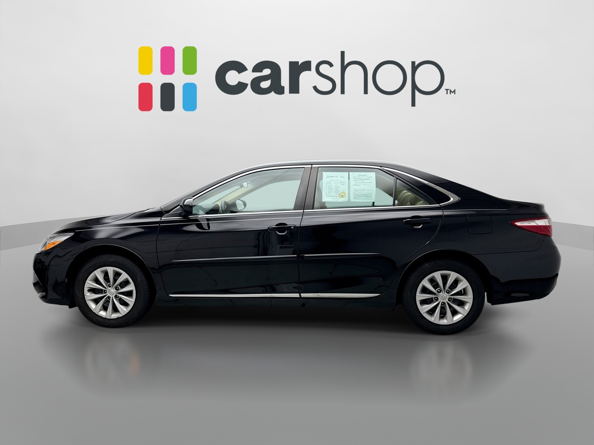 Used 2017 Toyota Camry LE FWD image 2