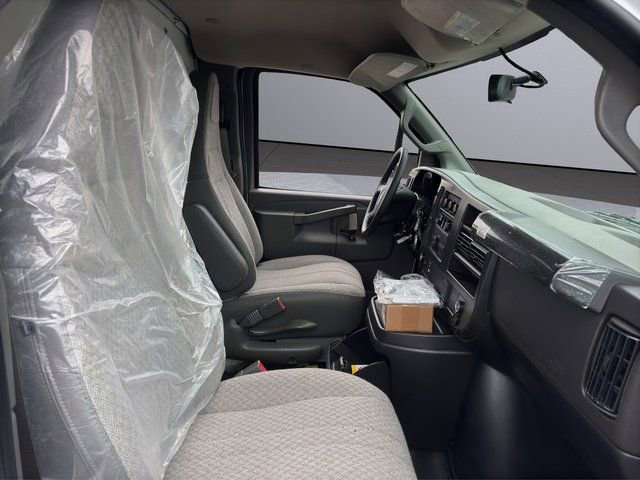New 2026 GMC Savana 3500 w/ Power Convenience Package RWD image 18
