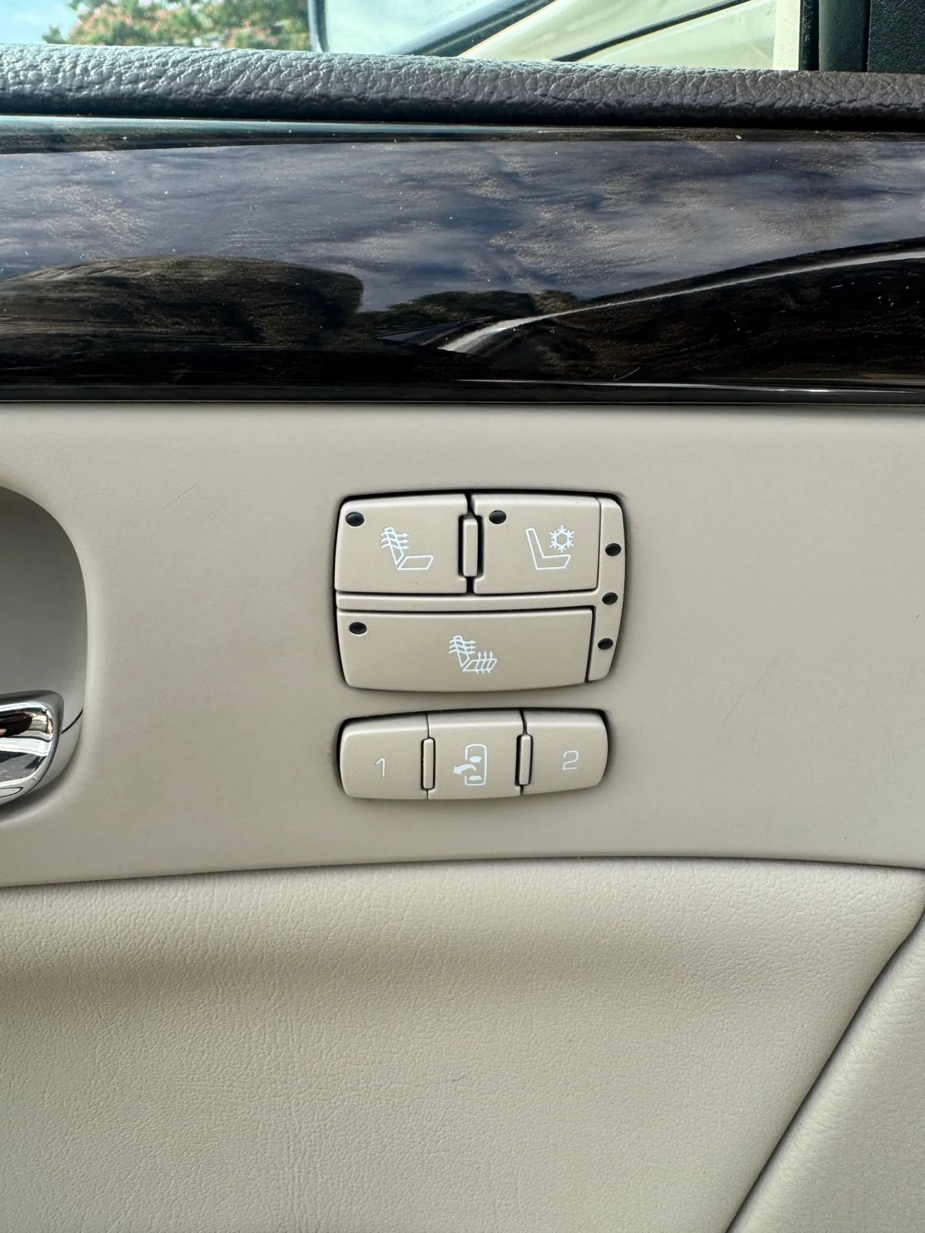 Used 2011 Cadillac DTS Luxury FWD image 20