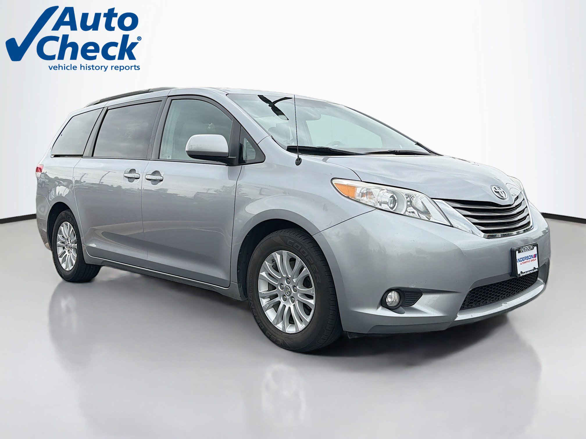 Used 2012 Toyota Sienna XLE FWD image 1