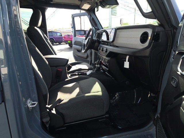 Used 2024 Jeep Gladiator Sport image 40