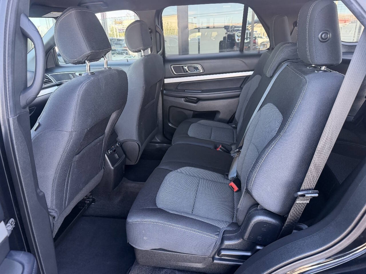 Used 2017 Ford Explorer XLT w/ Equipment Group 201A AWD/4WD image 11
