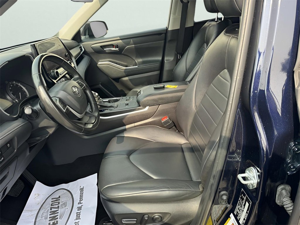 Used 2023 Toyota Highlander XLE image 16