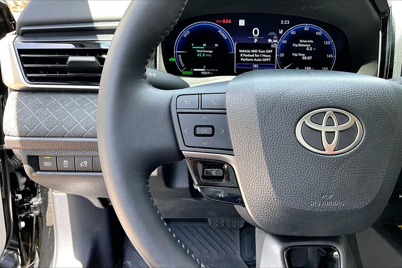Used 2025 Toyota Camry XLE FWD image 10