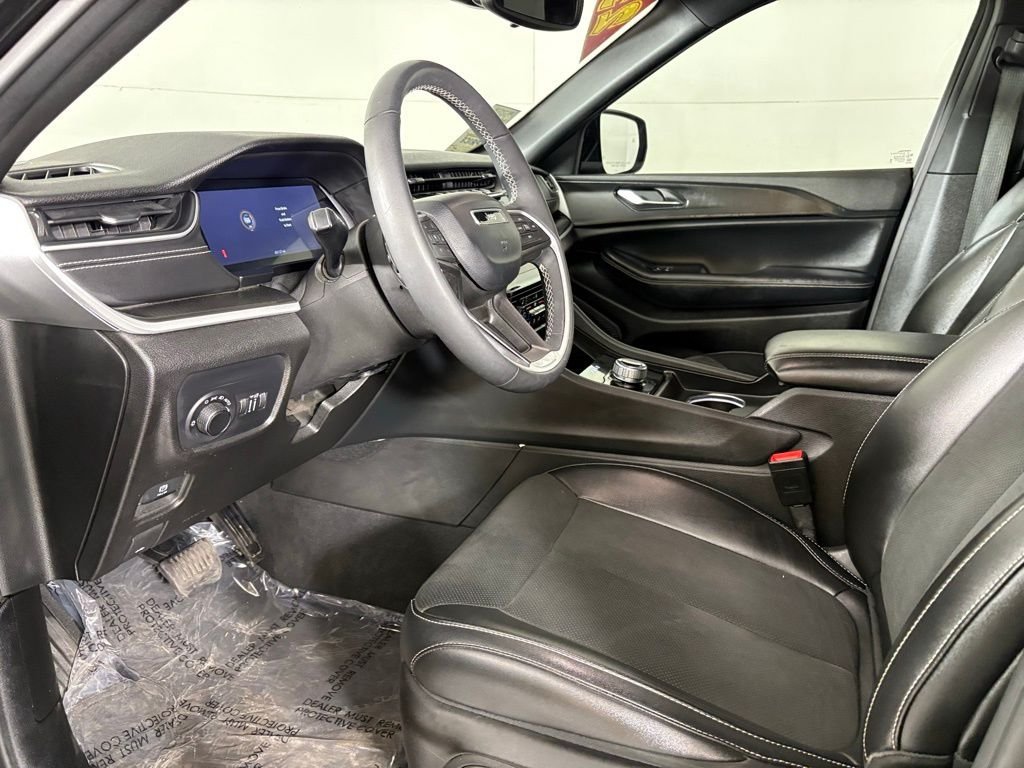 Used 2023 Jeep Grand Cherokee L Laredo AWD/4WD image 22