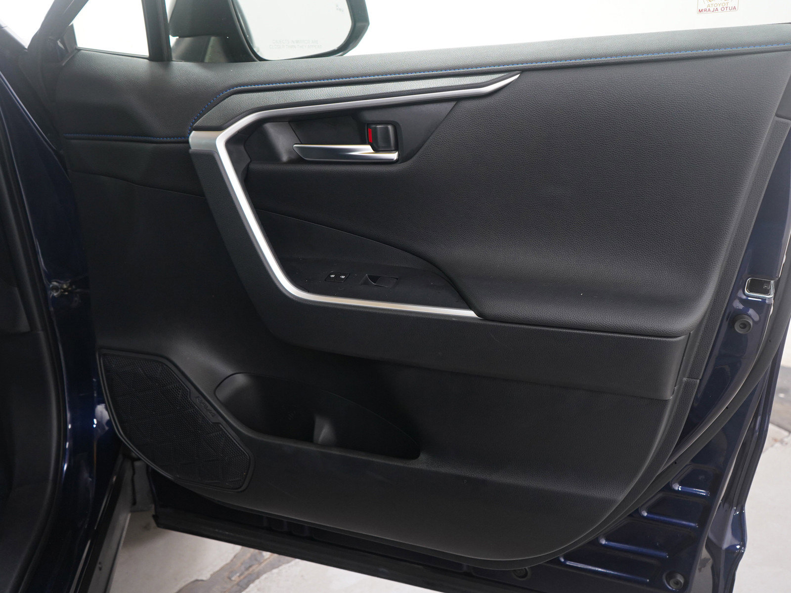 Used 2020 Toyota RAV4 XSE w/ XSE Grade Weather Package image 9