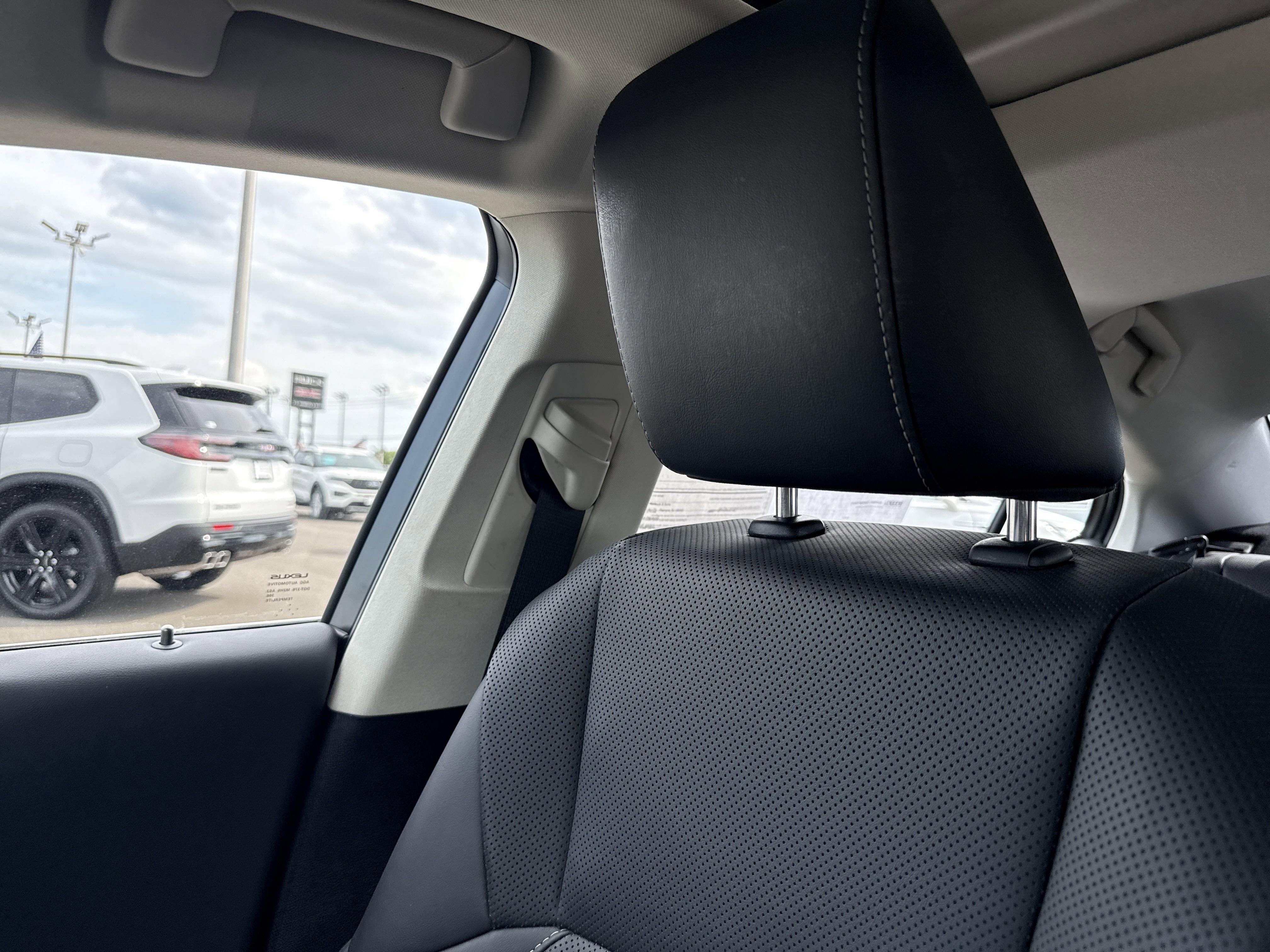 Used 2022 Lexus ES 300h w/ Premium Package image 19