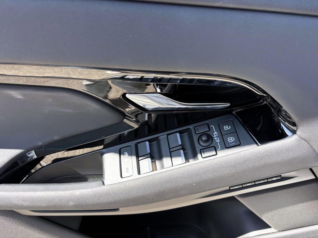 Certified 2024 Land Rover Range Rover Evoque Dynamic SE image 12