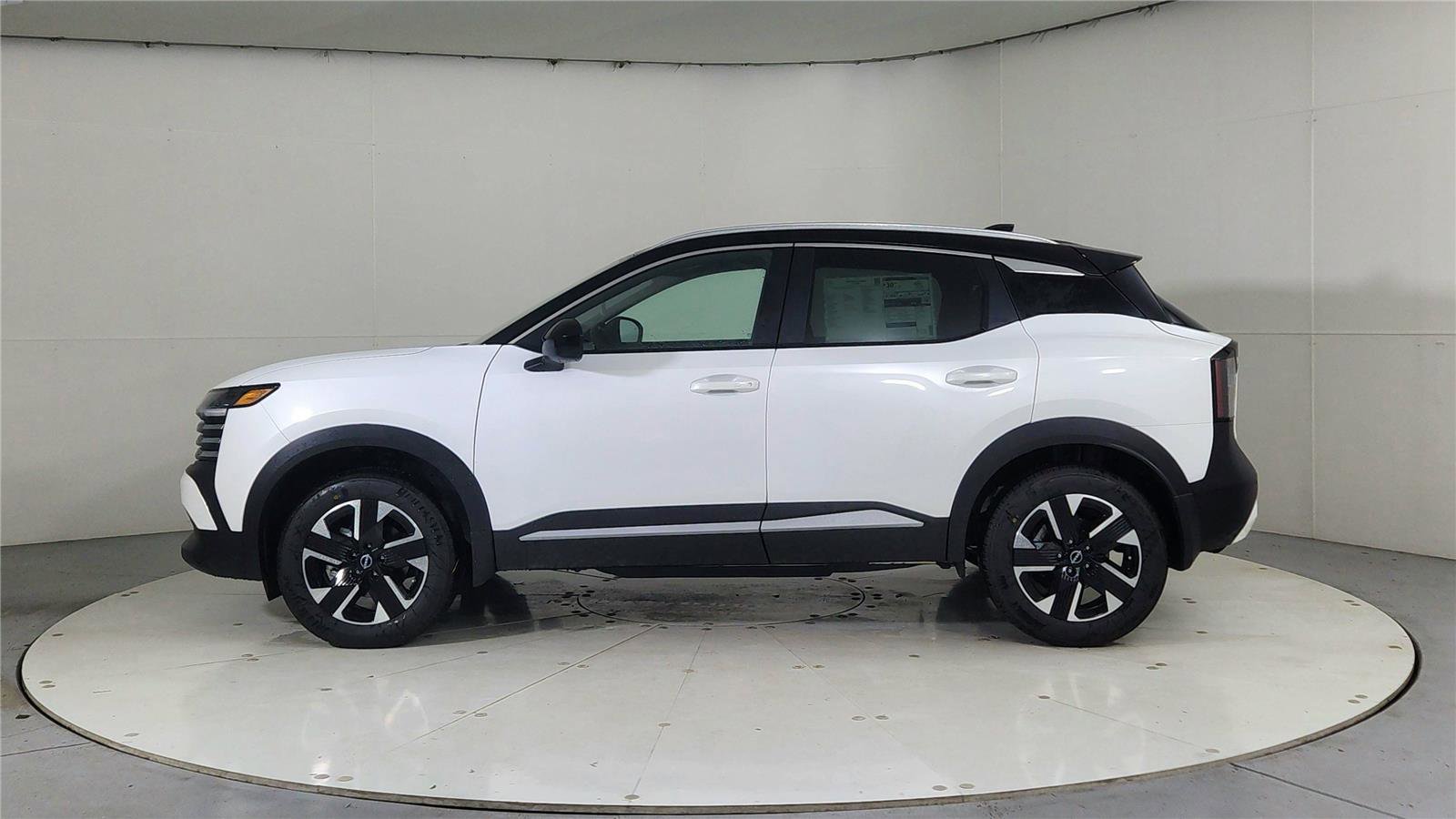 New 2026 Nissan Kicks SV w/ SV Premium Package image 4