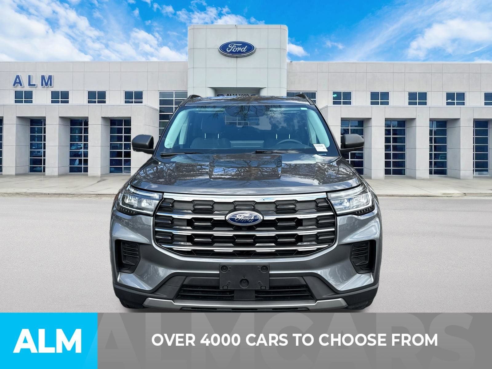 Used 2025 Ford Explorer Active RWD image 2