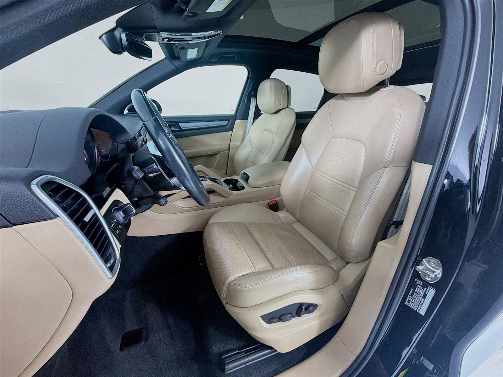 Certified 2023 Porsche Cayenne Platinum Edition AWD/4WD image 5