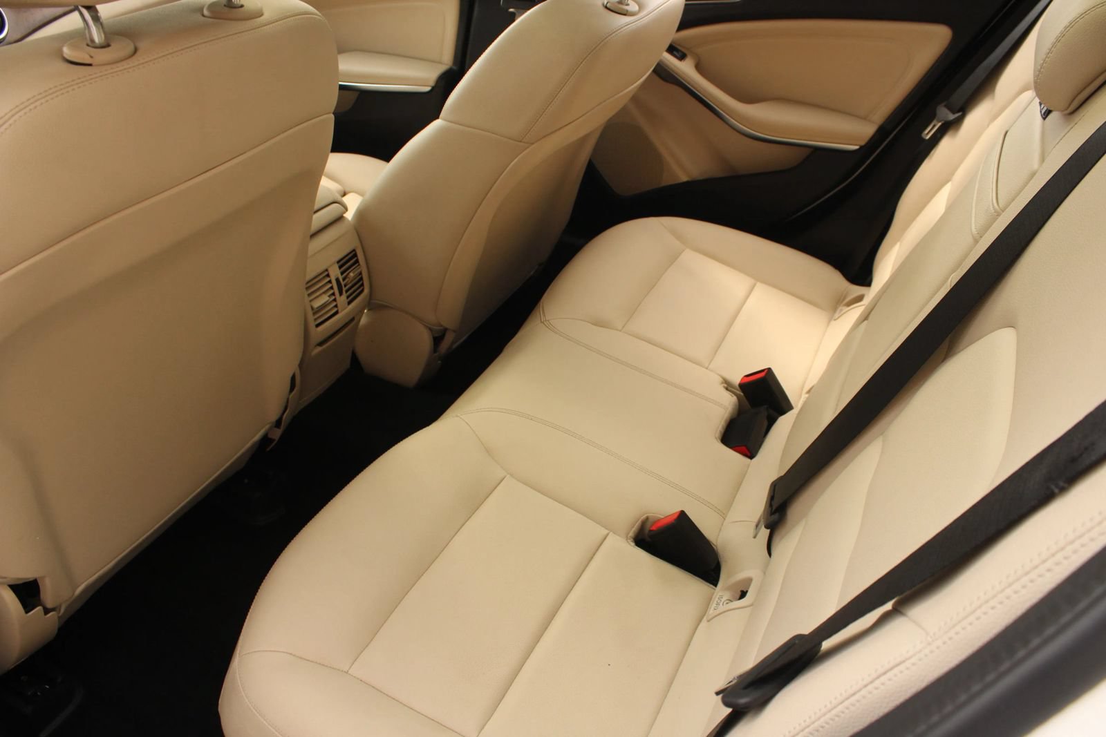 Used 2020 Mercedes-Benz GLA 250 4MATIC w/ Premium Package image 20