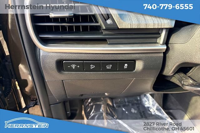 Used 2024 Kia Telluride EX w/ EX Captain's Chair Package AWD/4WD image 16