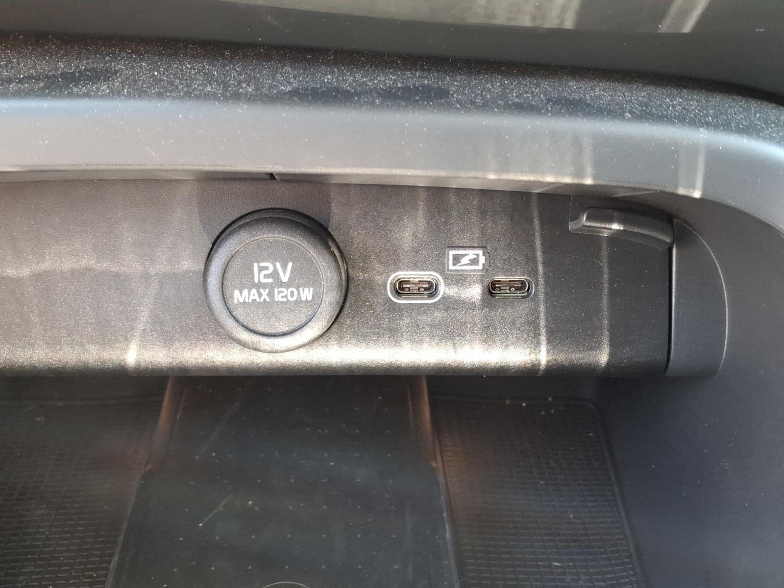 Certified 2023 Volvo C40 P8 Recharge Ultimate AWD/4WD image 14