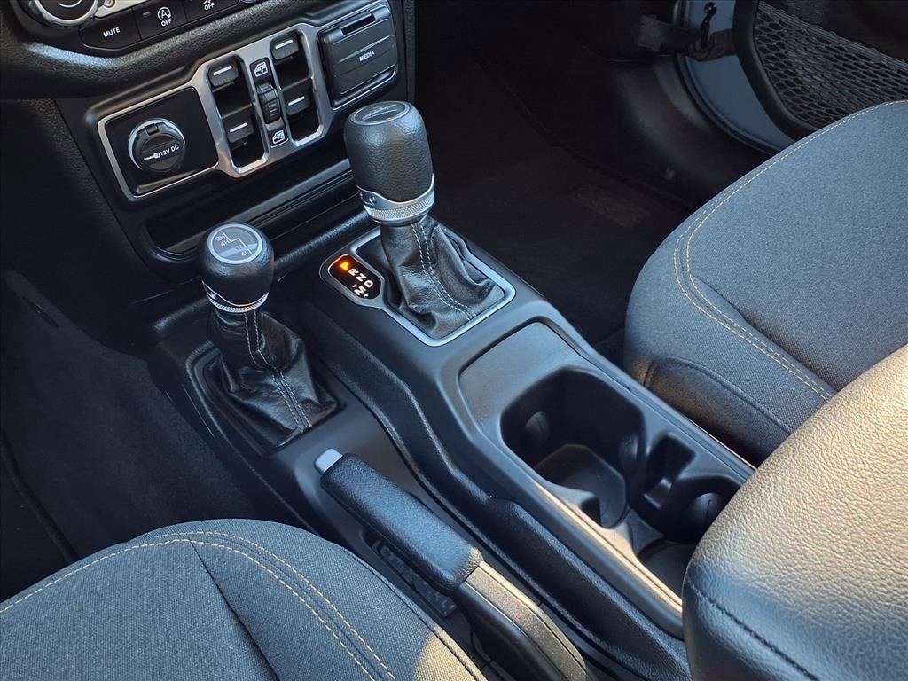 Used 2025 Jeep Gladiator Sport image 18