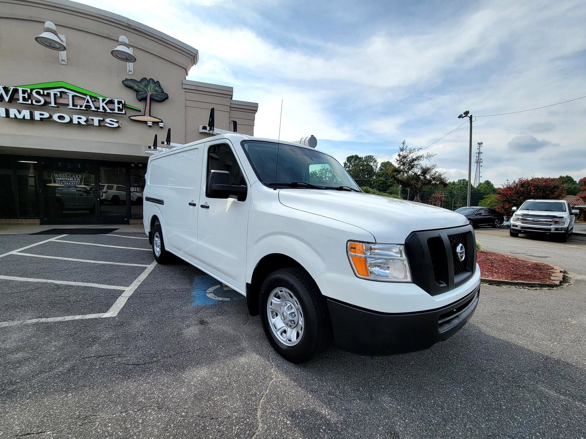 Used 2020 Nissan NV 2500 SV image 2