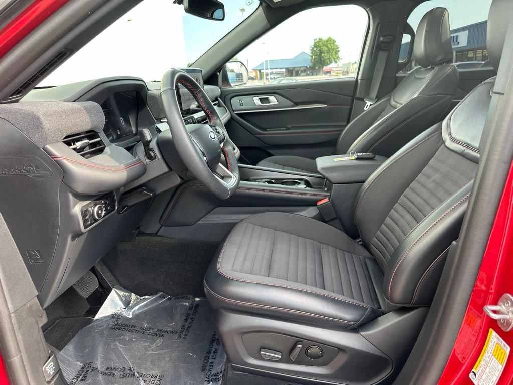 Certified 2025 Ford Explorer ST-Line w/ Premium Package AWD/4WD image 14