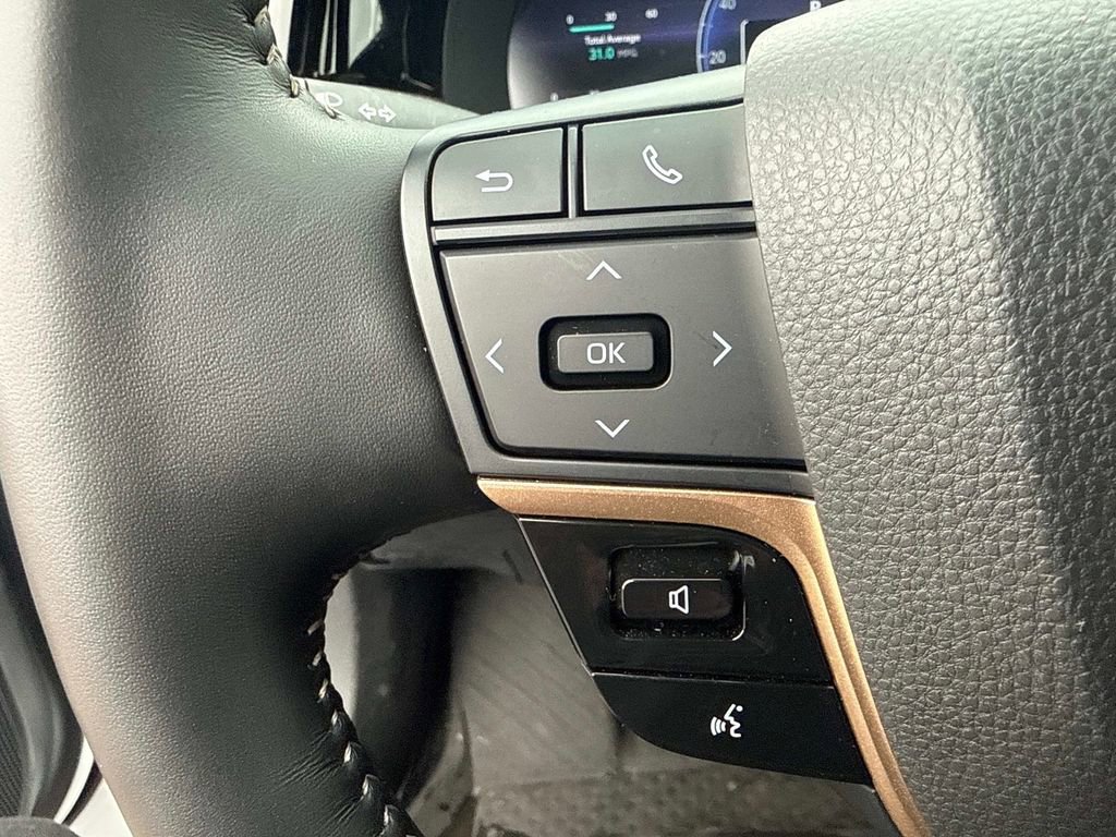 Used 2025 Toyota Crown Signia w/ Advanced Technology Package image 24