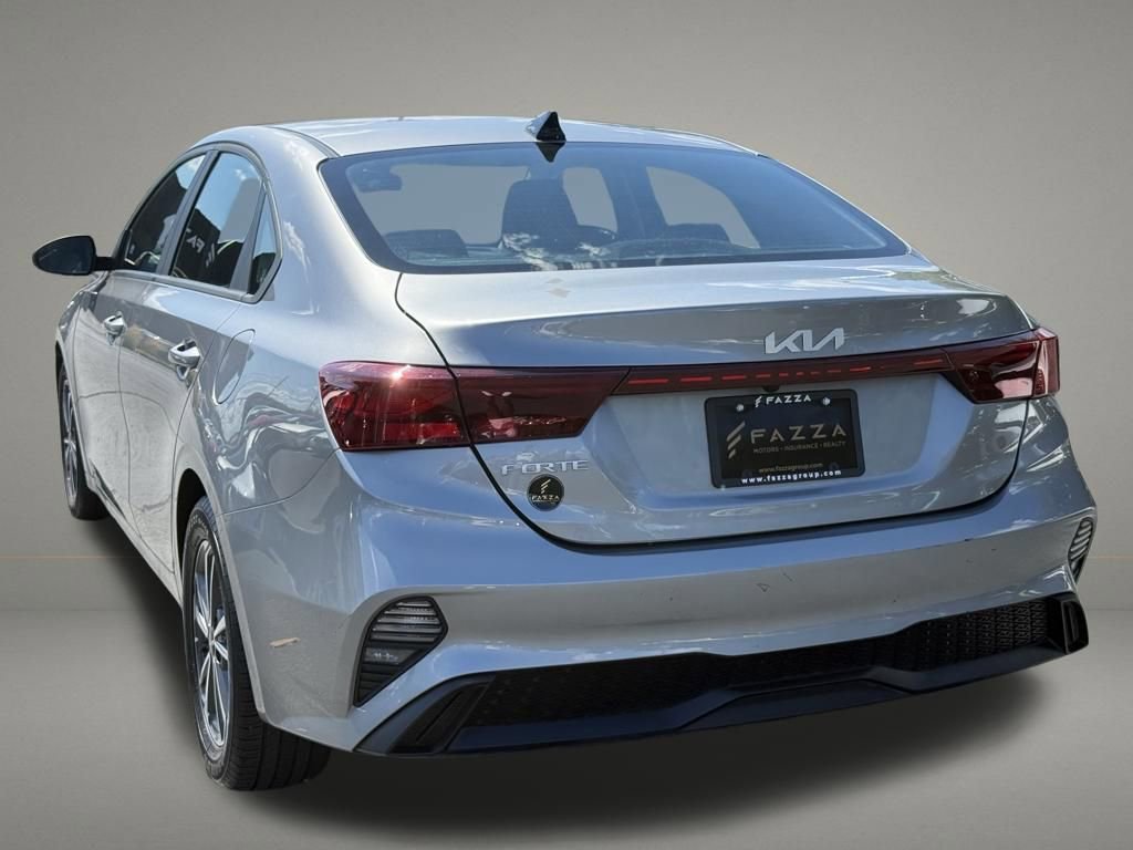 Used 2023 Kia Forte LXS image 3