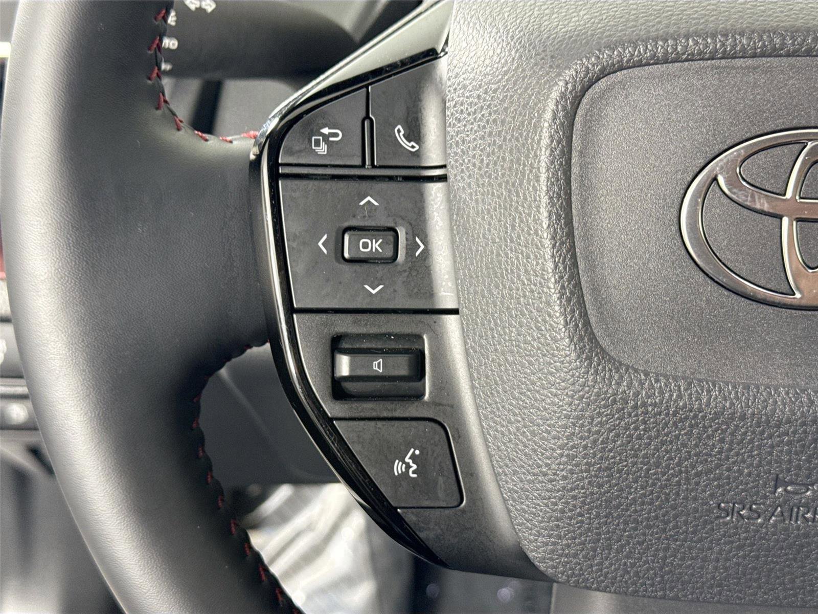 Used 2025 Toyota Prius Plug-In Hybrid image 17