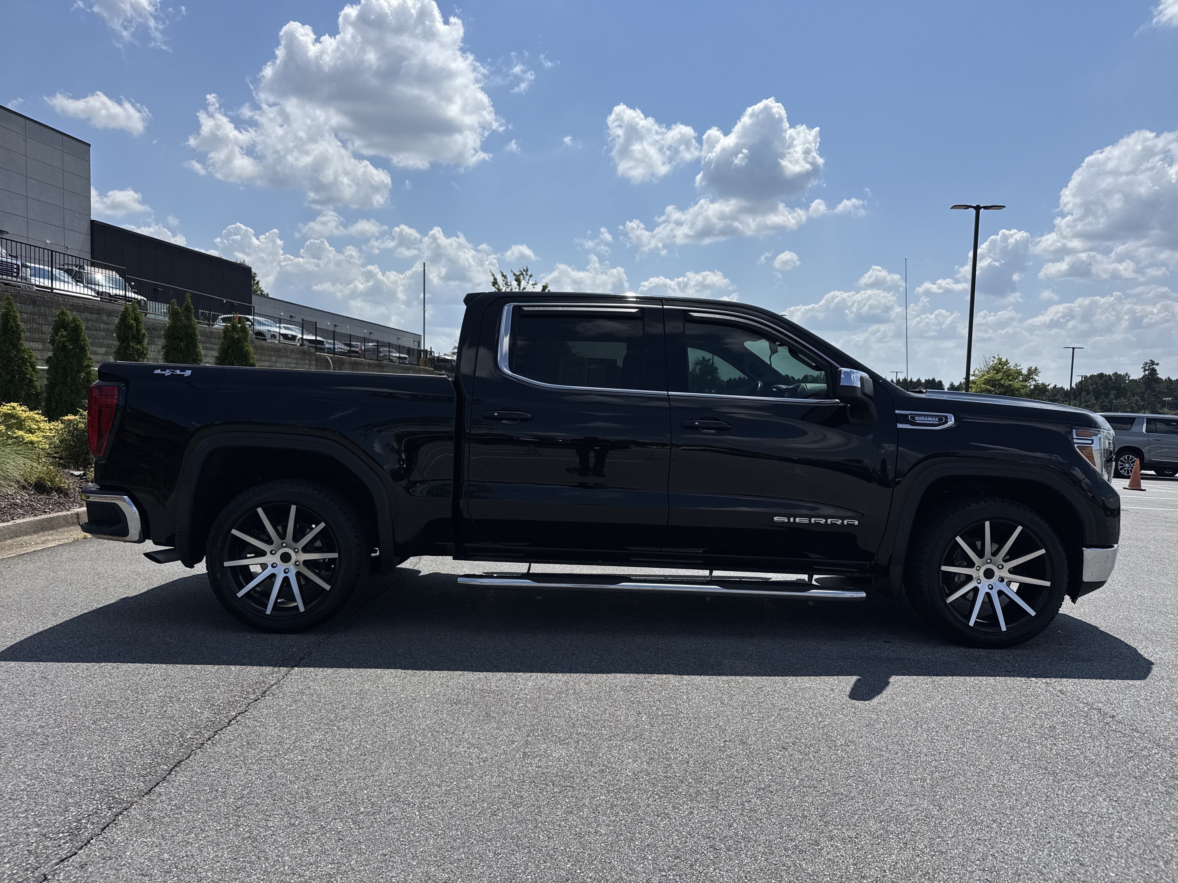 Used 2020 GMC Sierra 1500 SLE w/ SLE Value Package AWD/4WD image 11