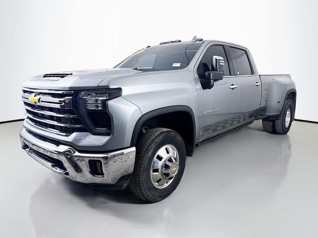 Used 2024 Chevrolet Silverado 3500 LTZ w/ LTZ Convenience Package image 3