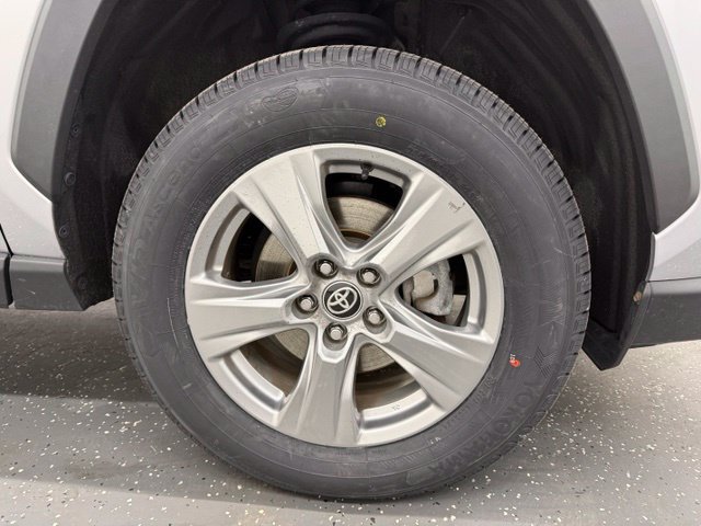 Used 2024 Toyota RAV4 XLE AWD/4WD image 22