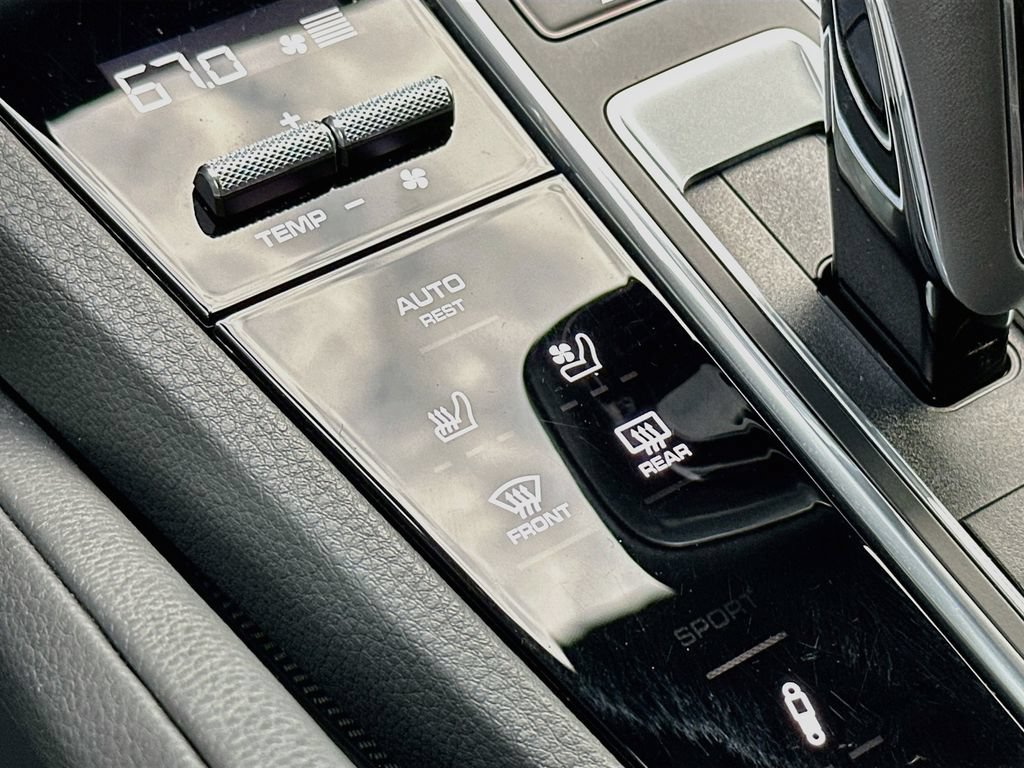 Certified 2020 Porsche Cayenne E-Hybrid AWD/4WD image 23