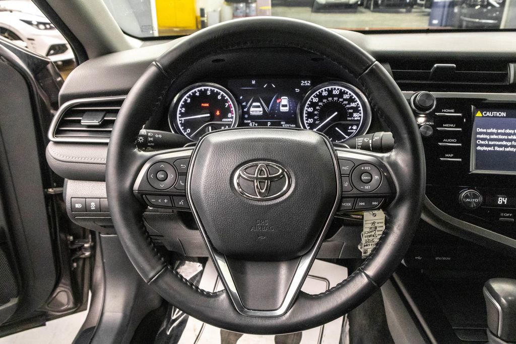 Used 2020 Toyota Camry SE w/ Moonroof Package image 18