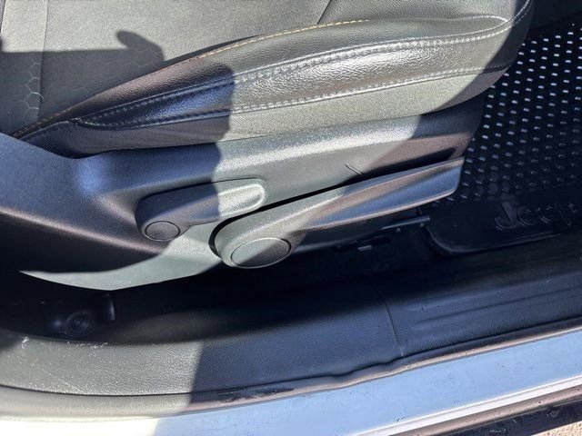 Used 2018 Jeep Compass Latitude w/ Cold Weather Group image 38