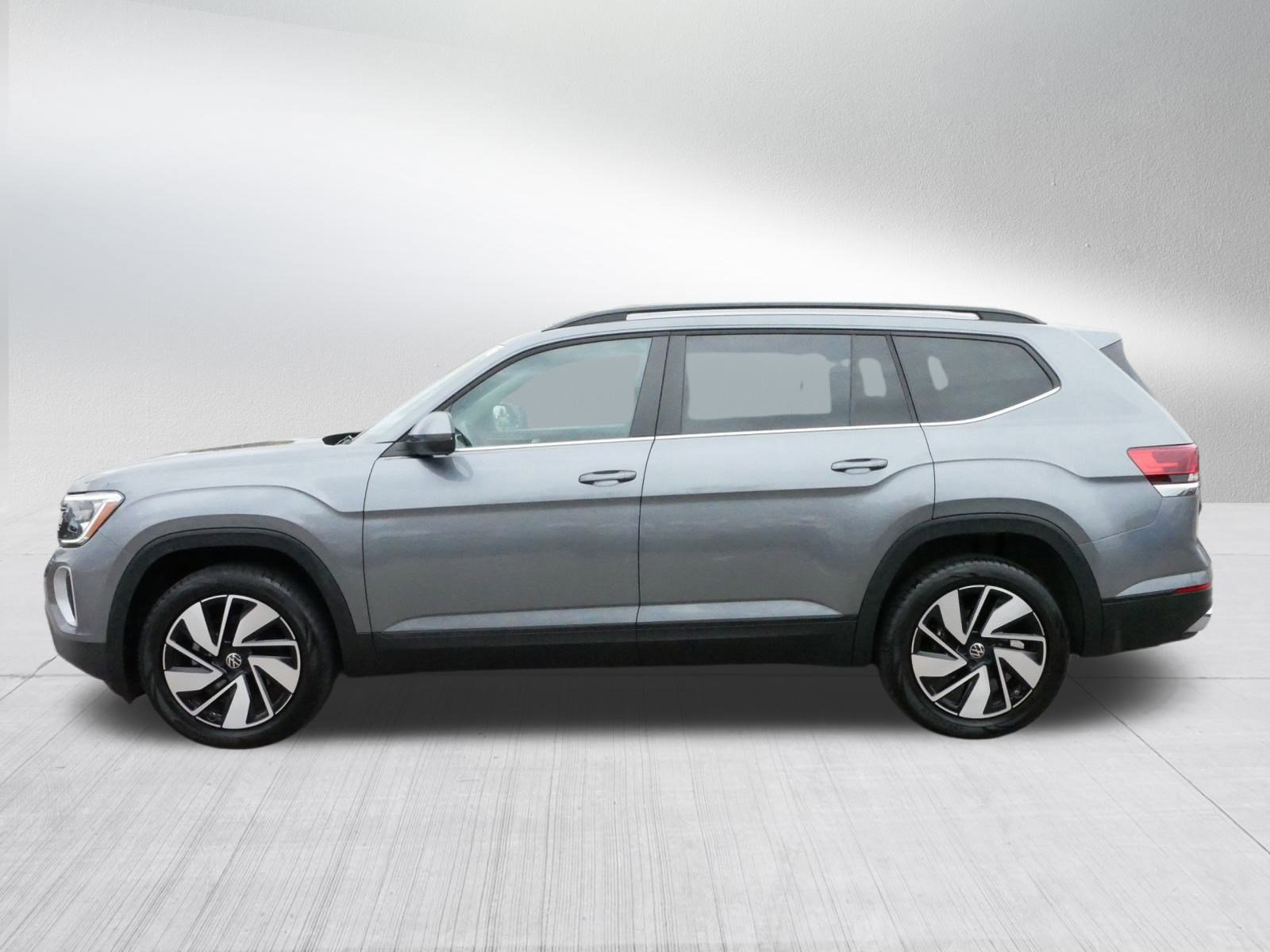 Certified 2024 Volkswagen Atlas SE image 4