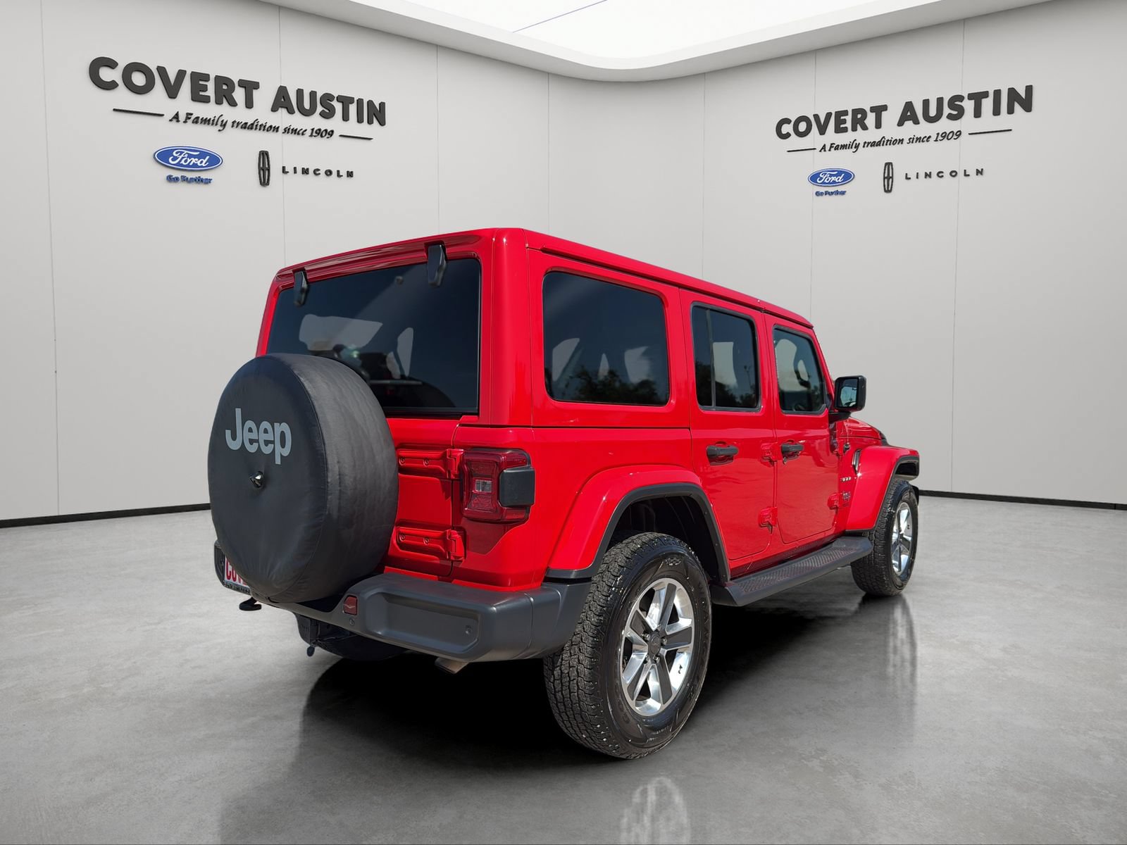 Used 2018 Jeep Wrangler Unlimited Sahara AWD/4WD image 5