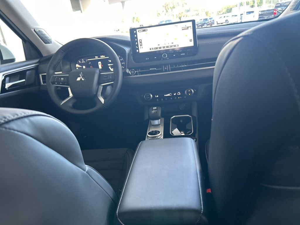New 2026 Mitsubishi Outlander SE image 28