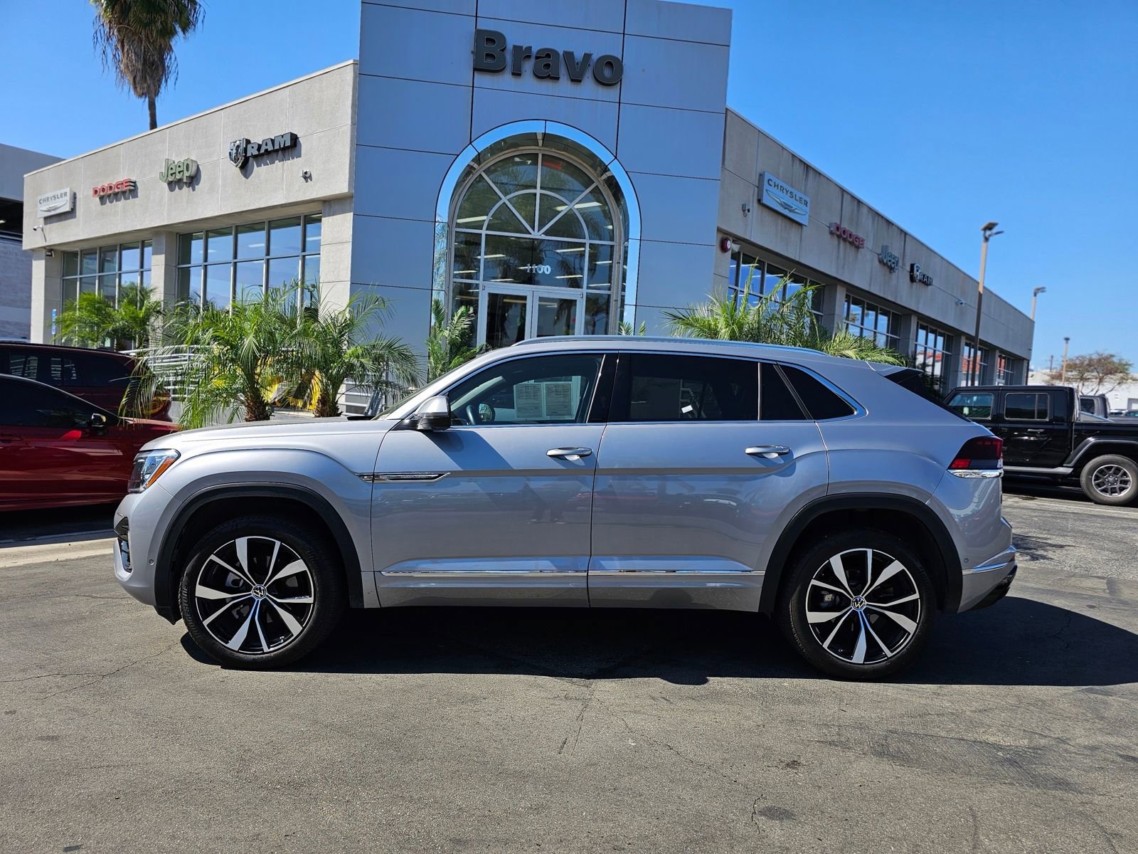 Used 2024 Volkswagen Atlas Cross Sport SEL Premium R-Line image 4