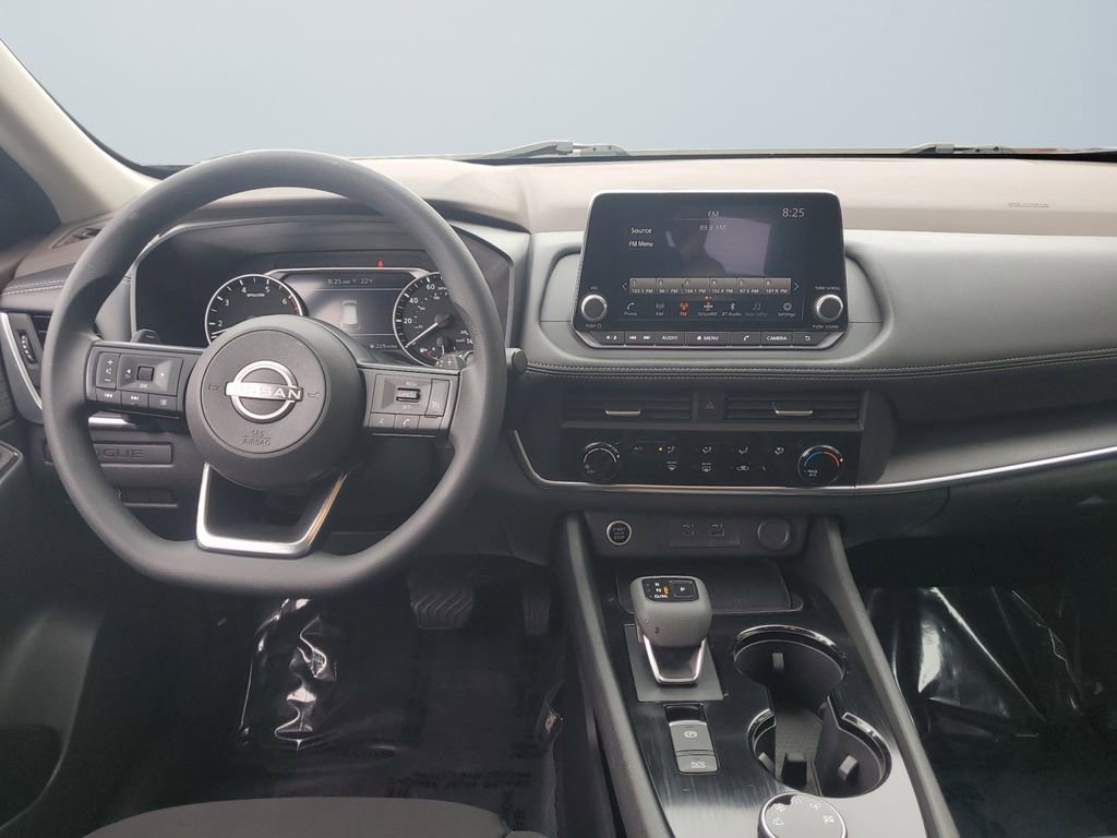 Used 2023 Nissan Rogue S image 10