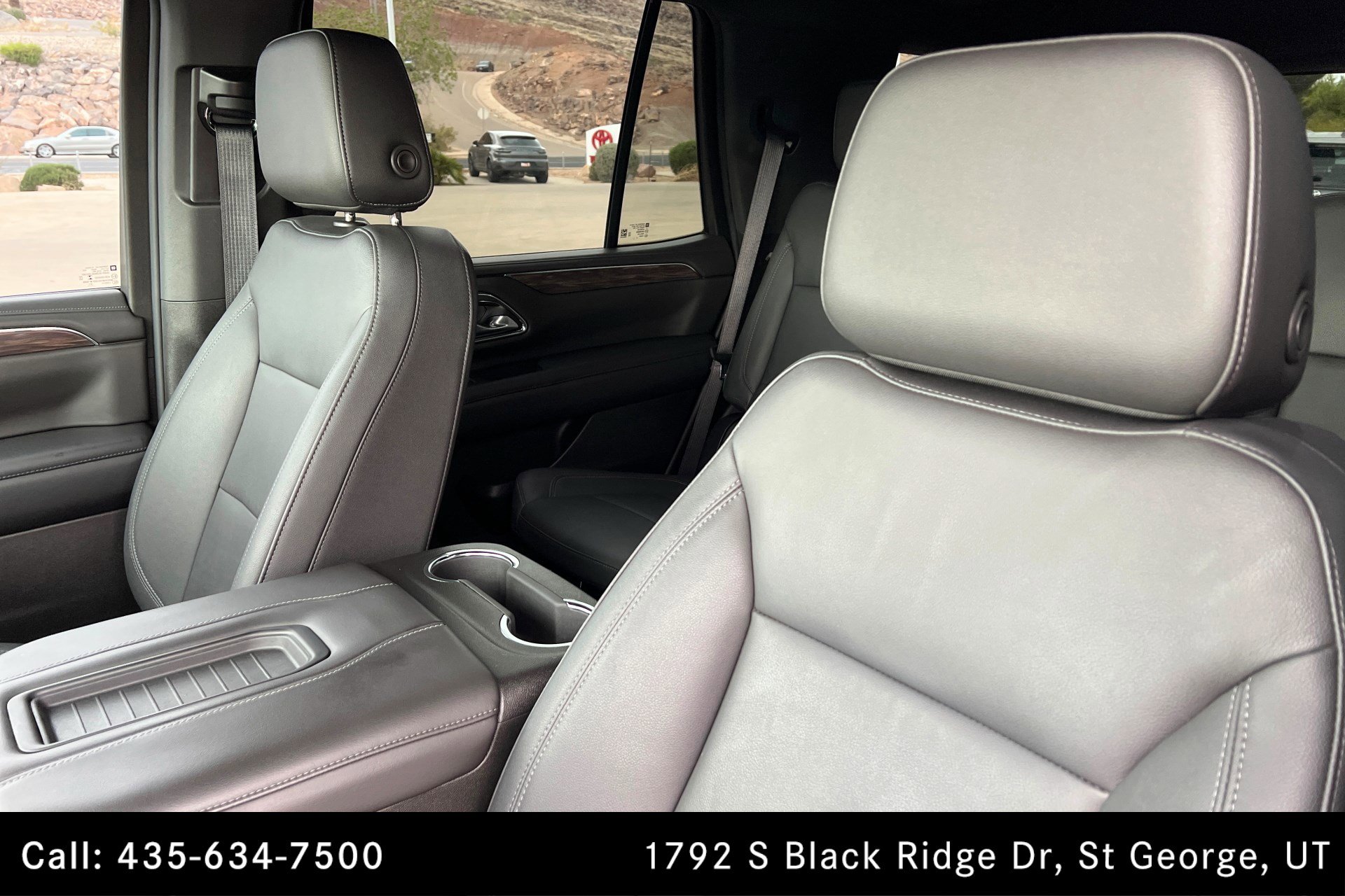 Used 2022 Chevrolet Tahoe Z71 w/ Luxury Package AWD/4WD image 16